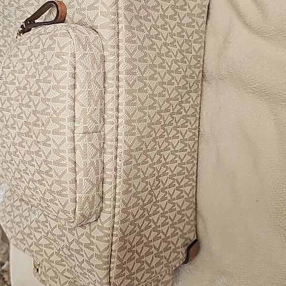 Large back pack - Picture 9 of 9